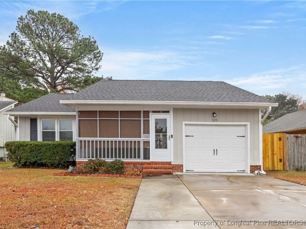 725 Mosswood Lane, Fayetteville, NC 28311