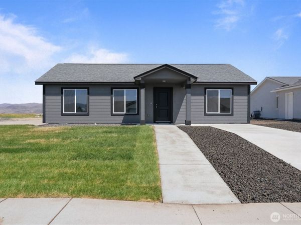 105 Poplar Street NE, Royal City, WA 99357