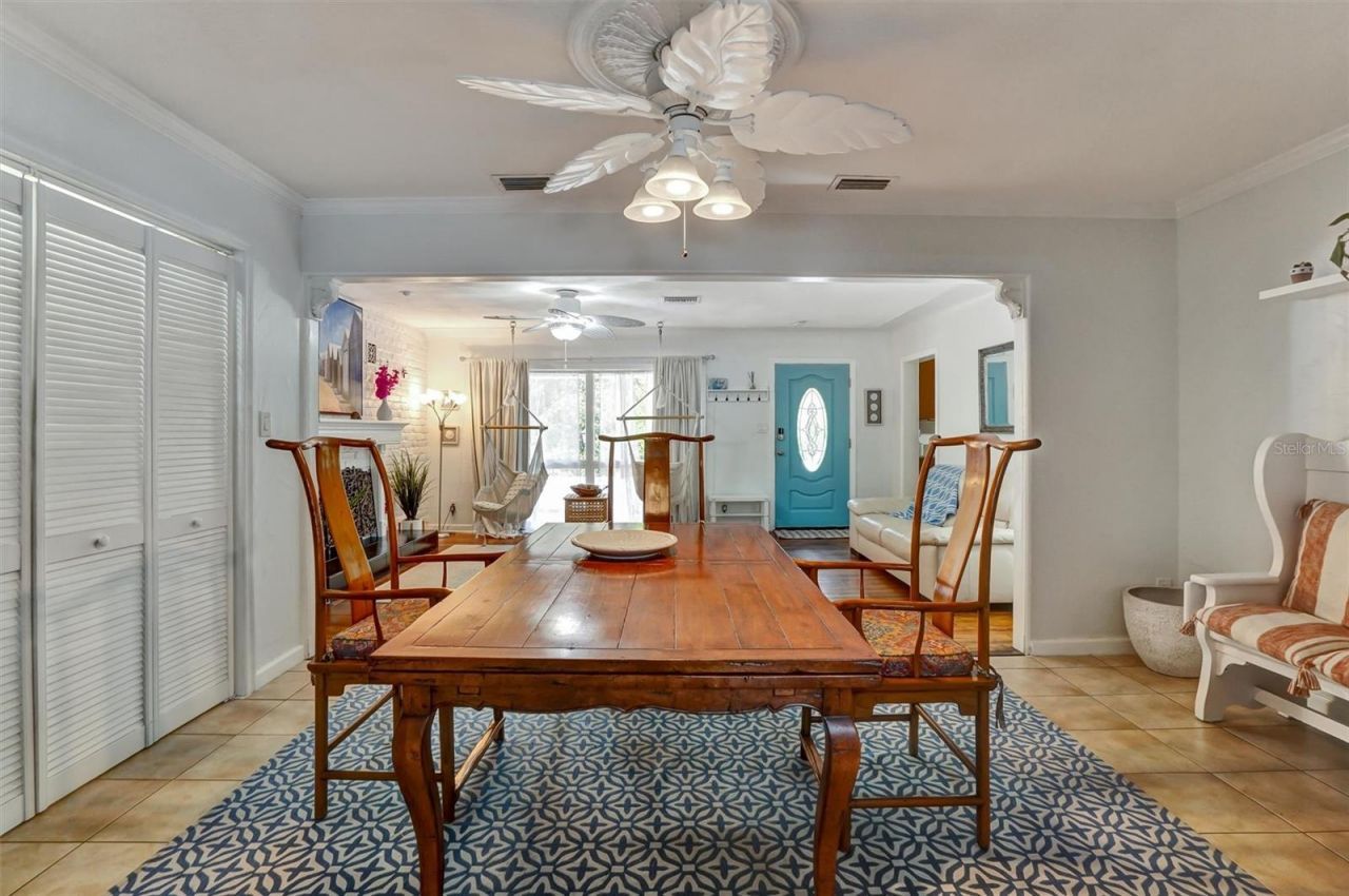7716 Dartmouth Avenue N, Saint Petersburg, FL 33710 Photo