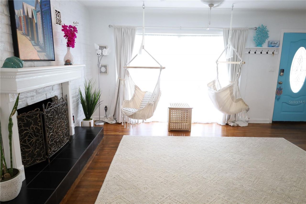 7716 Dartmouth Avenue N, Saint Petersburg, FL 33710 Photo