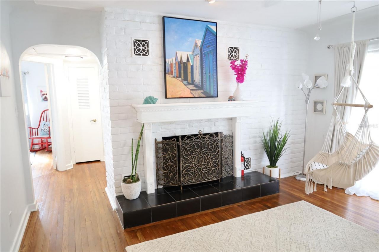 7716 Dartmouth Avenue N, Saint Petersburg, FL 33710 Photo