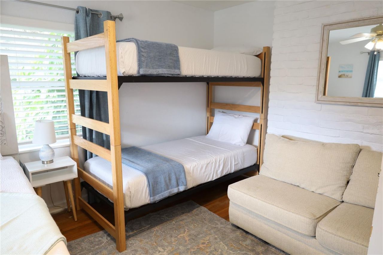 7716 Dartmouth Avenue N, Saint Petersburg, FL 33710 Photo