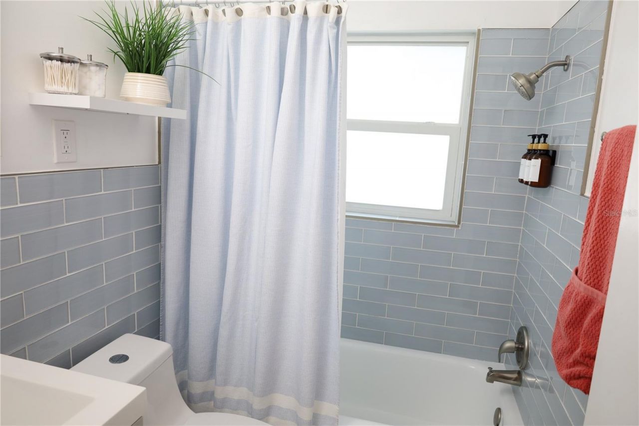 7716 Dartmouth Avenue N, Saint Petersburg, FL 33710 Photo