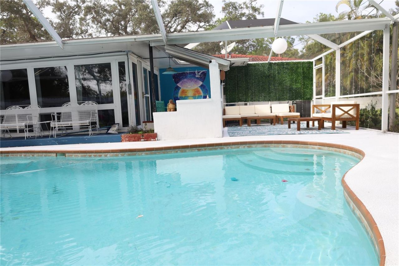 7716 Dartmouth Avenue N, Saint Petersburg, FL 33710 Photo