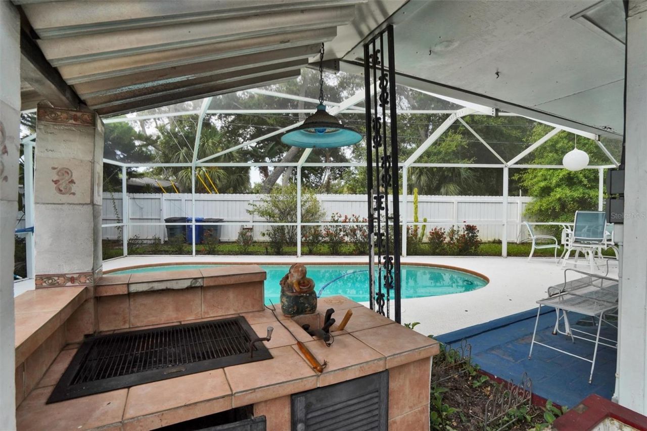 7716 Dartmouth Avenue N, Saint Petersburg, FL 33710 Photo