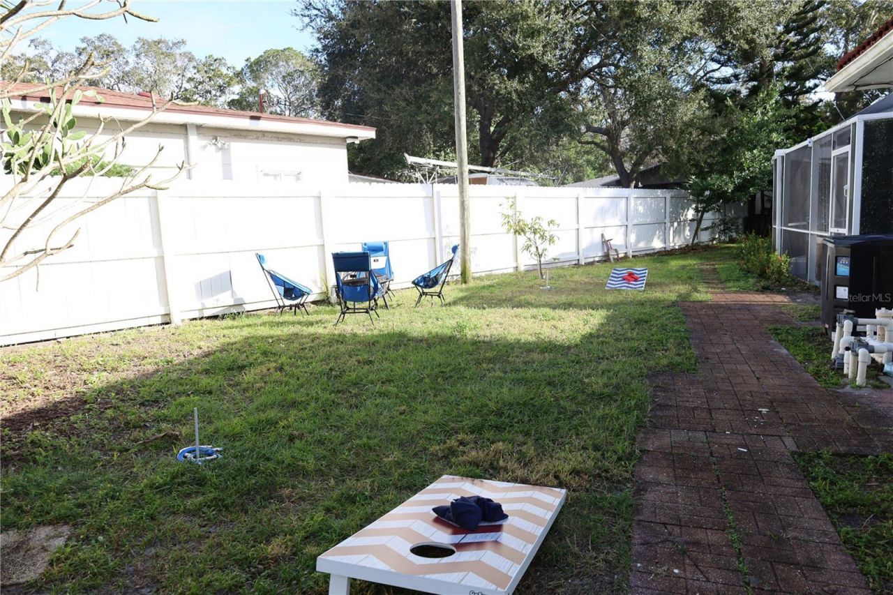 7716 Dartmouth Avenue N, Saint Petersburg, FL 33710 Photo