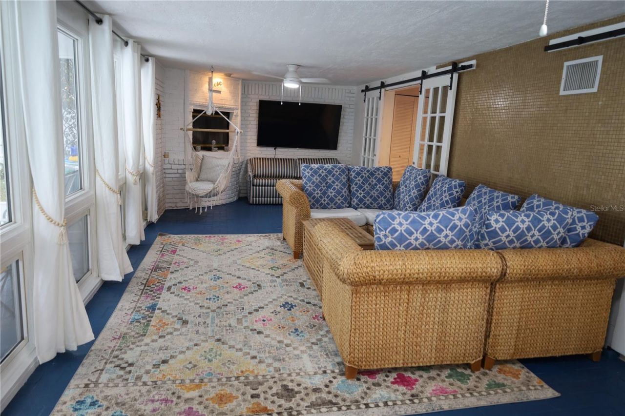 7716 Dartmouth Avenue N, Saint Petersburg, FL 33710 Photo