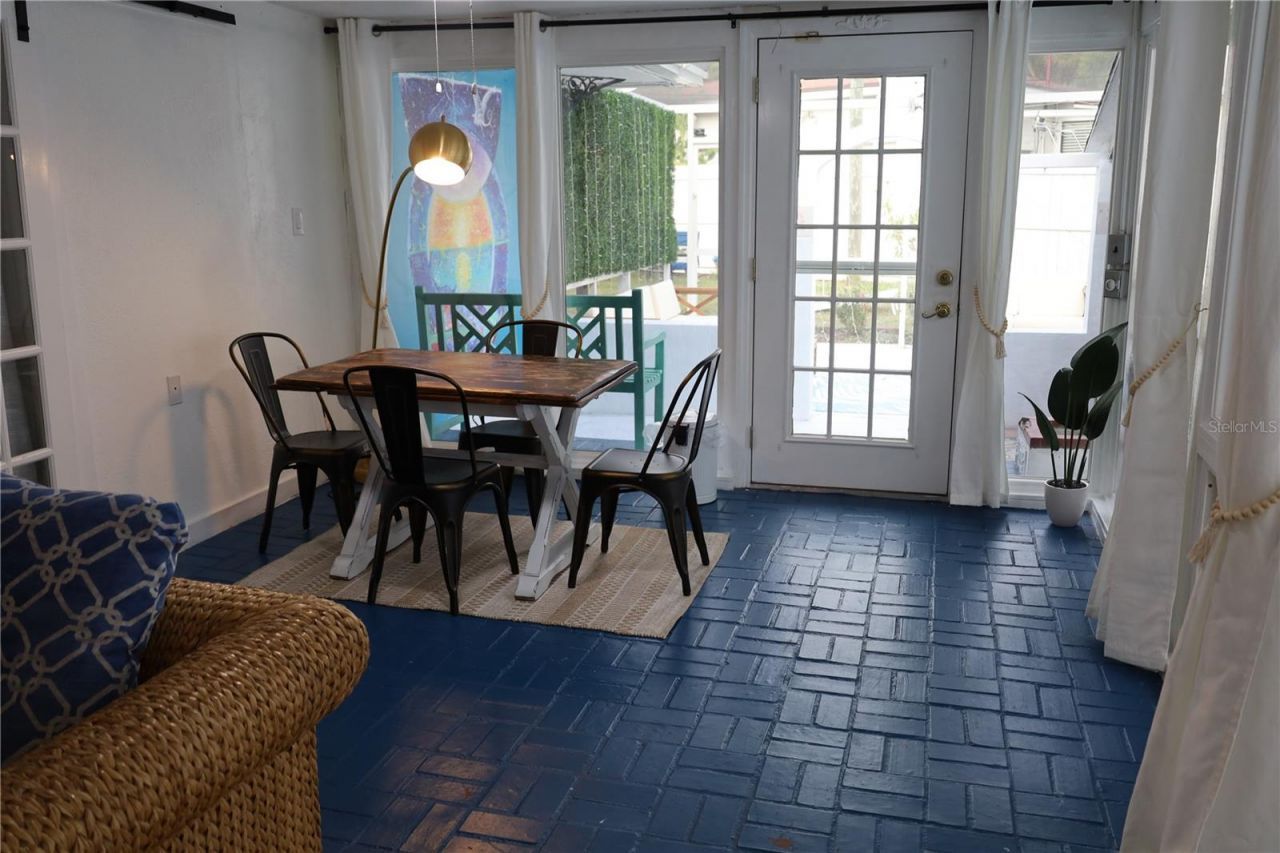 7716 Dartmouth Avenue N, Saint Petersburg, FL 33710 Photo