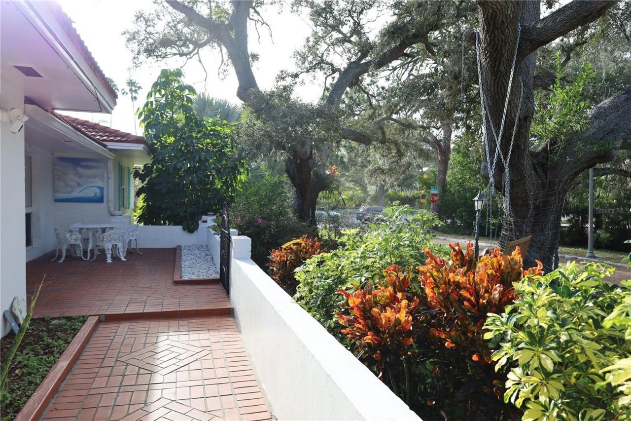 7716 Dartmouth Avenue N, Saint Petersburg, FL 33710 Photo