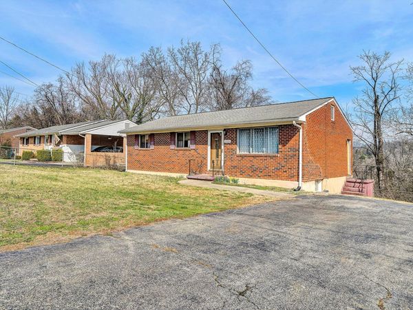 203 Cherryhill RD NW, Roanoke, VA 24017