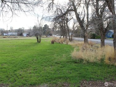 313 E Main, Lind, WA 99341