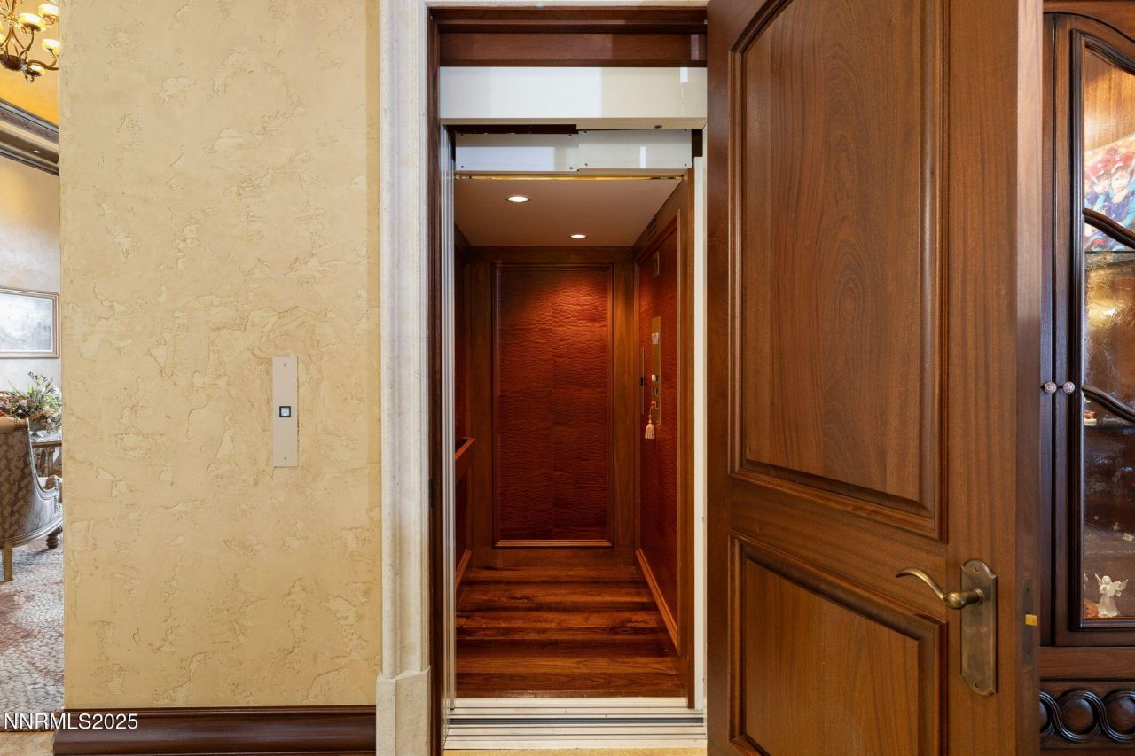 2490 Manzanita Lane, Reno, NV 89509 Photo