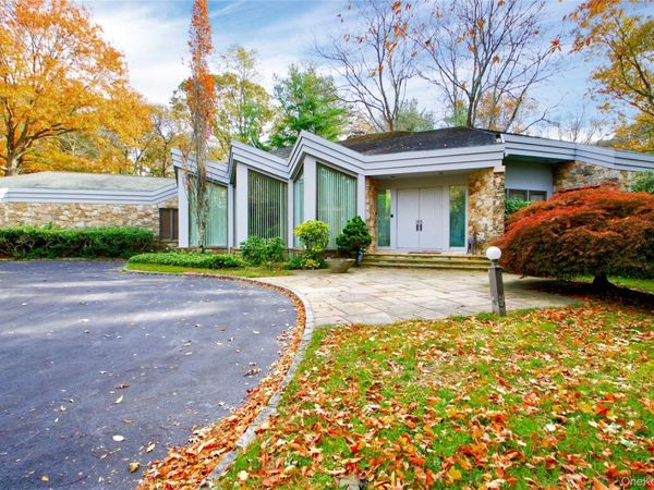 7 Pin Oak Court, Old Brookville, NY 11545