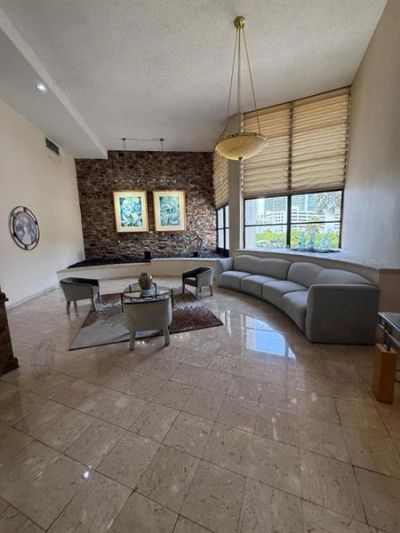 600 Parkview Dr, Unit 826, Hallandale Beach, FL 33009 Photo