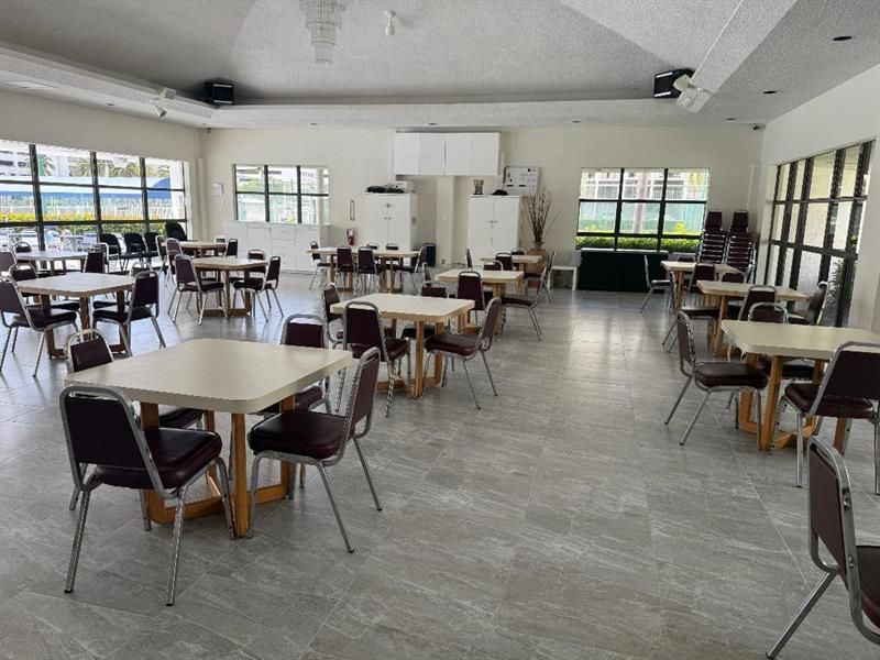 600 Parkview Dr, Unit 826, Hallandale Beach, FL 33009 Photo