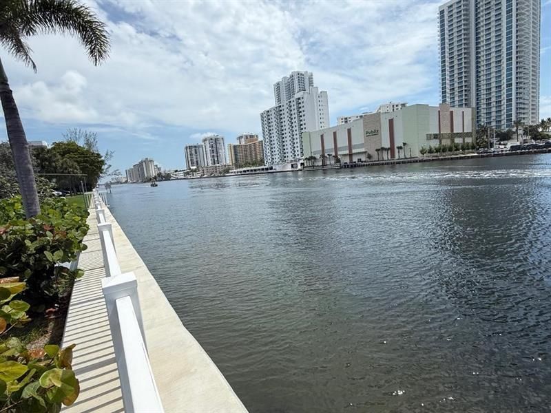 600 Parkview Dr, Unit 826, Hallandale Beach, FL 33009 Photo