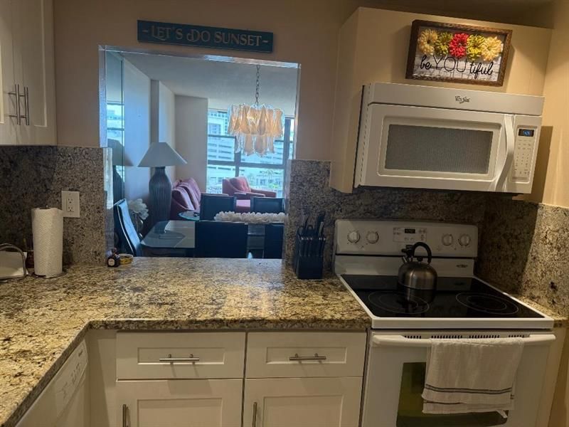 600 Parkview Dr, Unit 826, Hallandale Beach, FL 33009 Photo