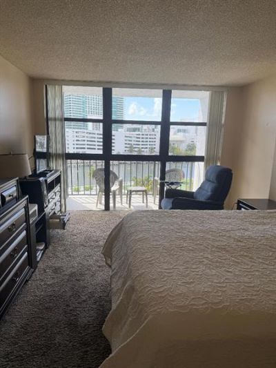 600 Parkview Dr, Unit 826, Hallandale Beach, FL 33009 Photo