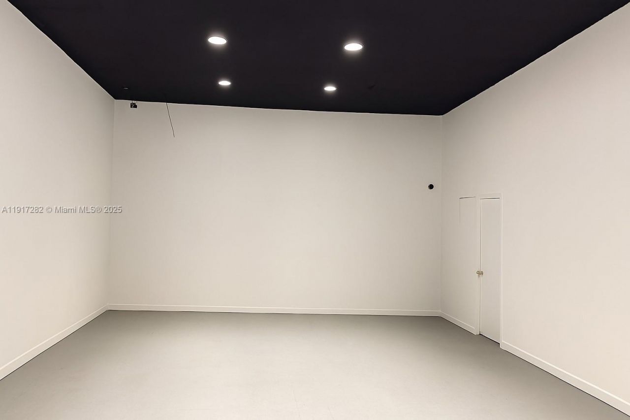 5798 SW 8th St, West Miami, FL 33144 Photo