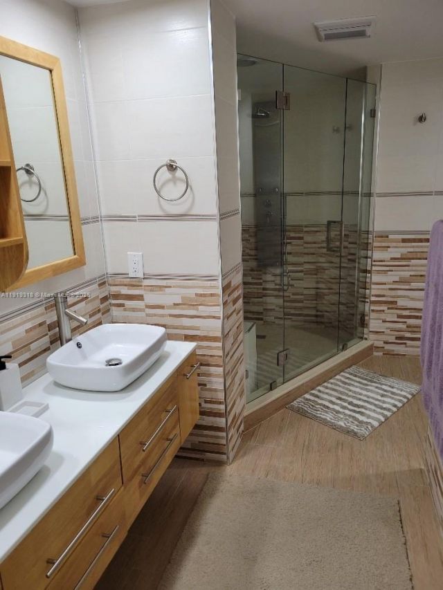 1833 S Ocean Dr, Unit 307, Hallandale Beach, FL 33009 Photo