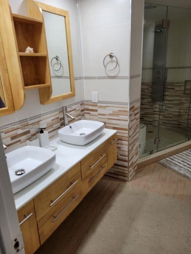 1833 S Ocean Dr, Unit 307, Hallandale Beach, FL 33009 Photo