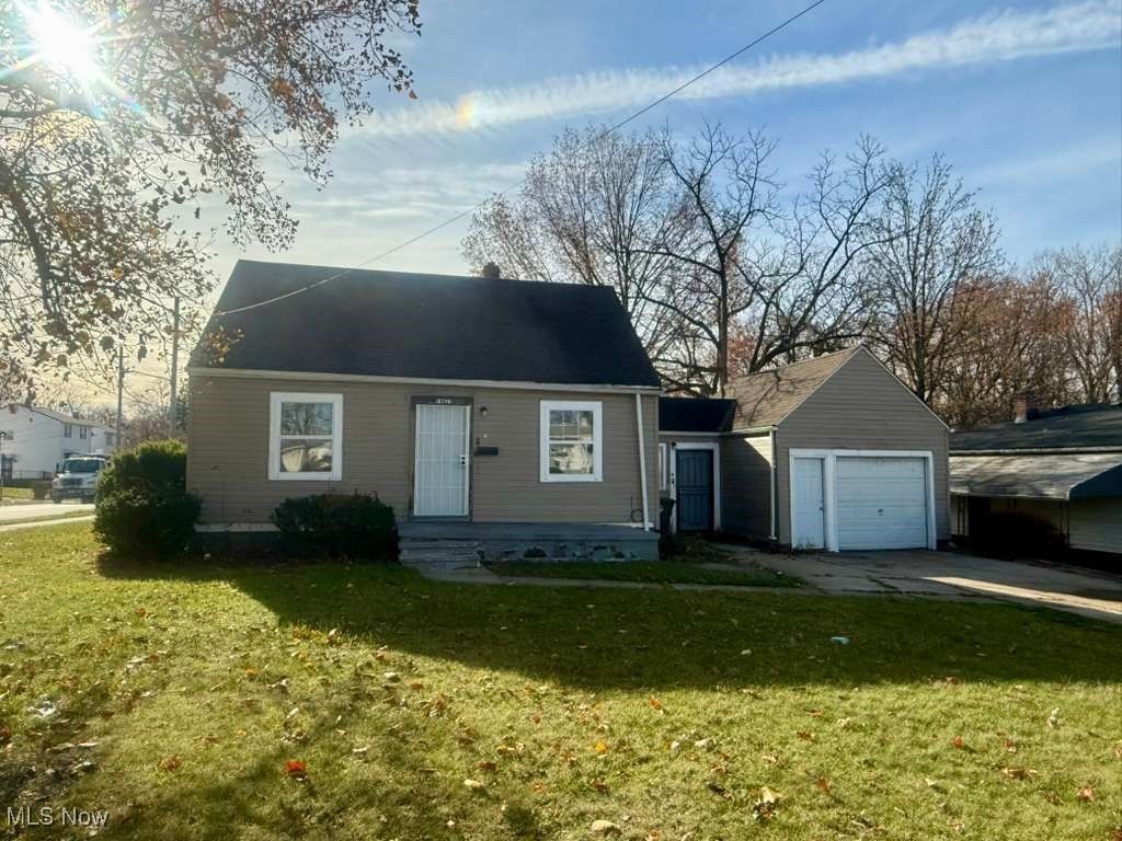 17208 Lipton Avenue, Cleveland, OH 44128 Main Photo