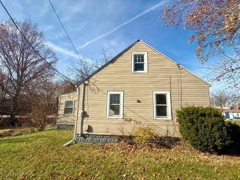 17208 Lipton Avenue, Cleveland, OH 44128 Photo 3