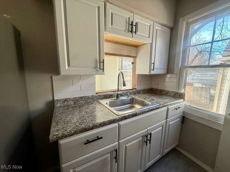 17208 Lipton Avenue, Cleveland, OH 44128 Photo 9