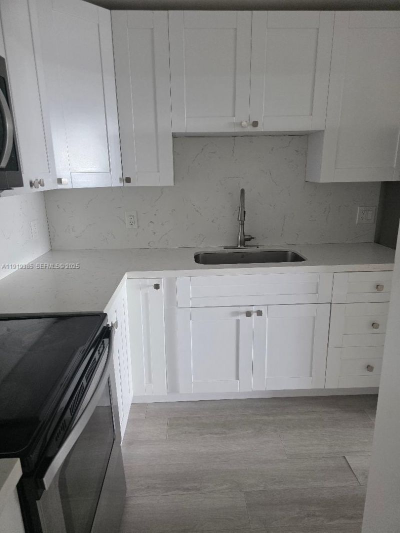 5050 NW 7th St, Unit 504, Miami, FL 33126 Photo