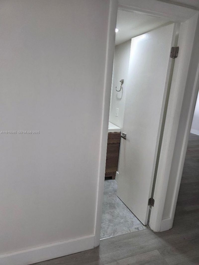 5050 NW 7th St, Unit 504, Miami, FL 33126 Photo