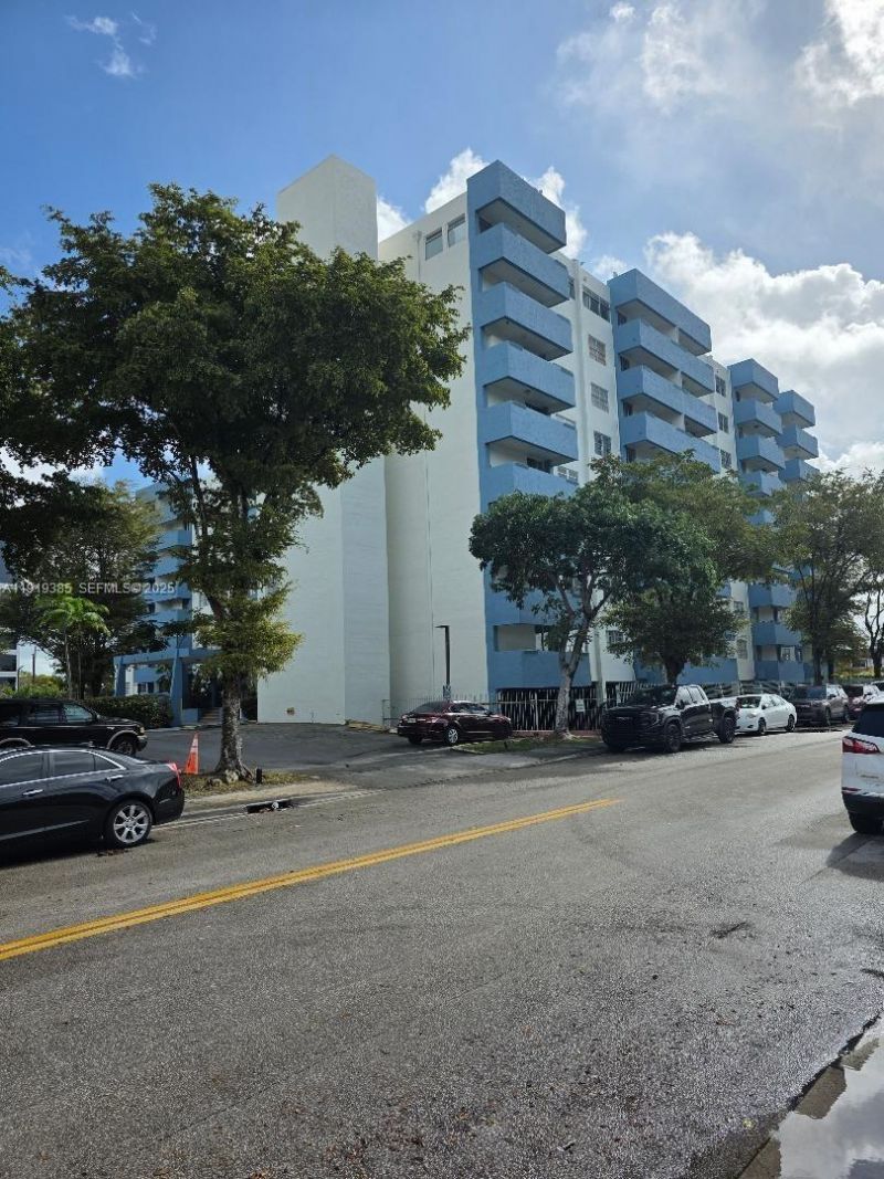 5050 NW 7th St, Unit 504, Miami, FL 33126 Photo