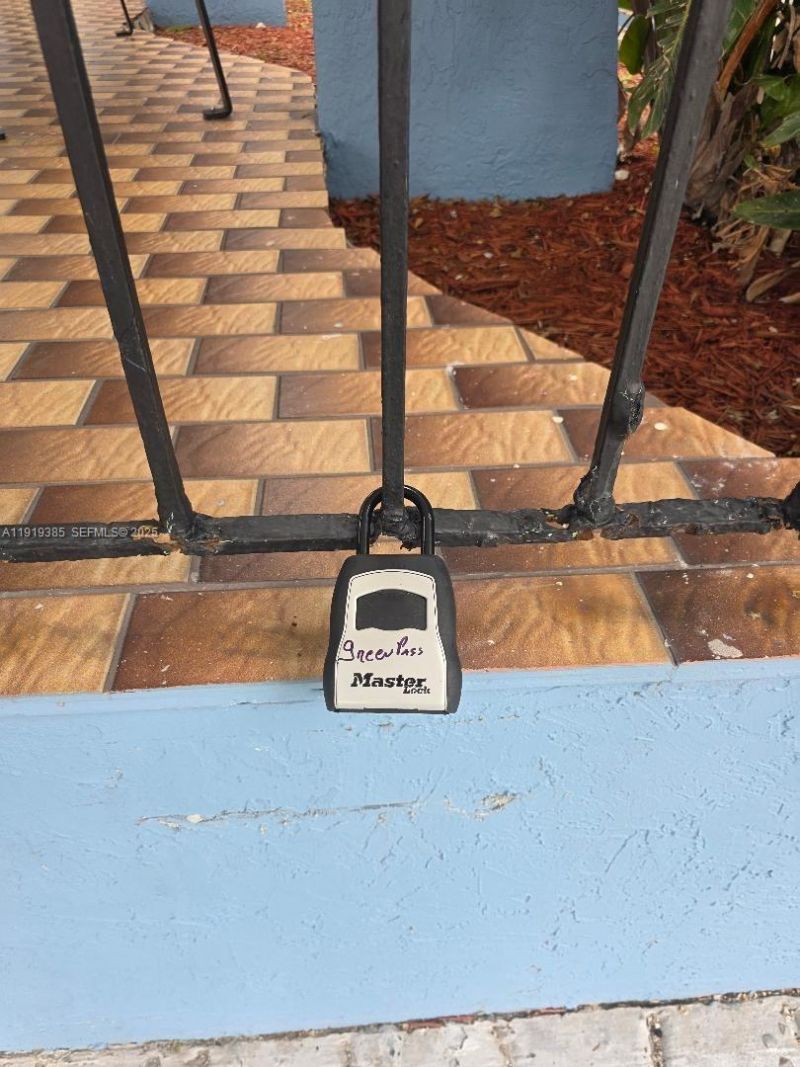 5050 NW 7th St, Unit 504, Miami, FL 33126 Photo