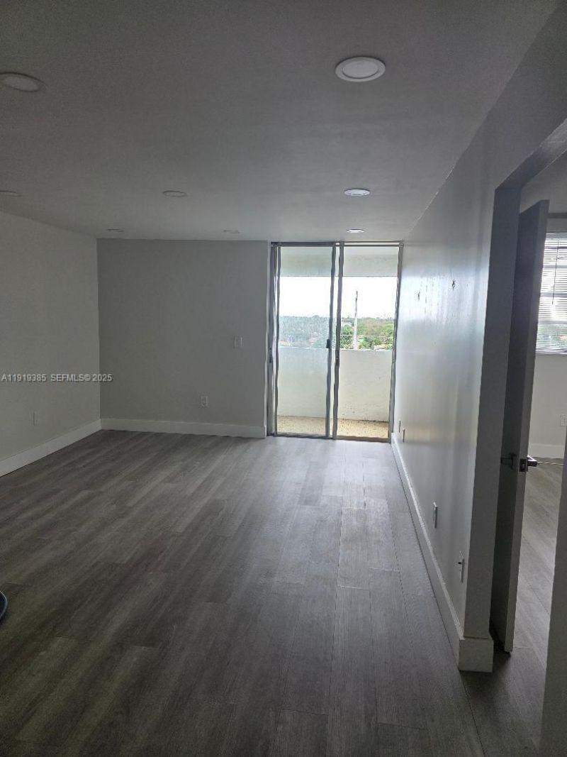 5050 NW 7th St, Unit 504, Miami, FL 33126 Photo