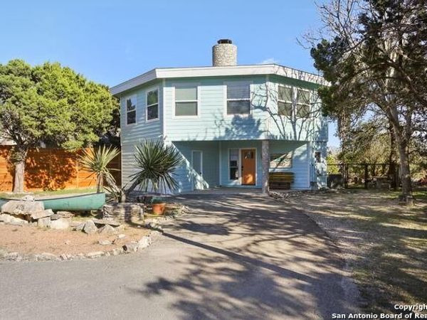 1433 Riviera DR, Canyon Lake, TX 78133