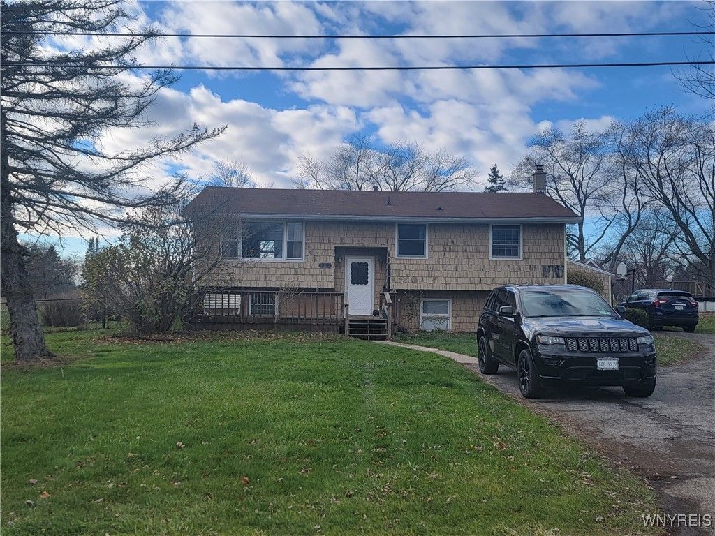 6082 Townline Road, Lockport, NY 14094 Main Photo