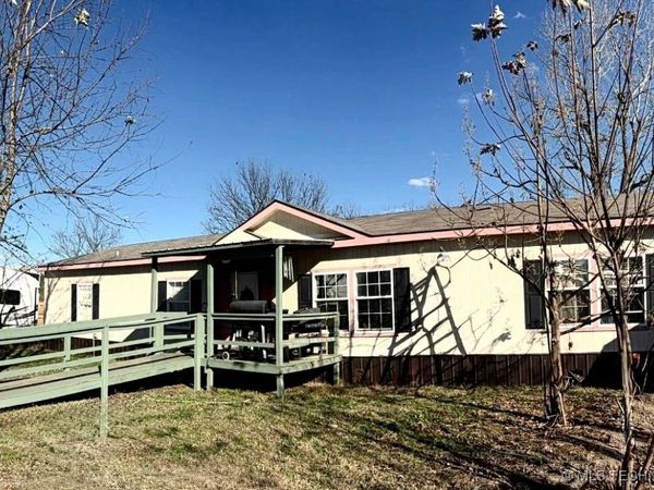 827 N Graham Road N, Stroud, OK 74079