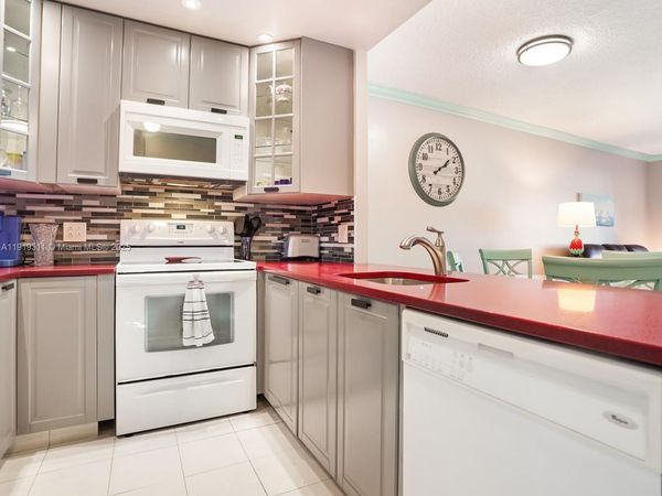 4705 NW 35th St, Unit 616, Lauderdale Lakes, FL 33319