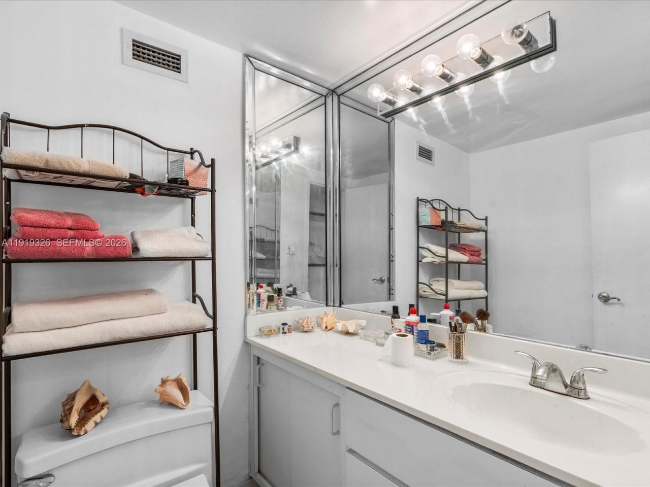 100 Lincoln Rd, Unit 423, Miami Beach, FL 33139 Photo