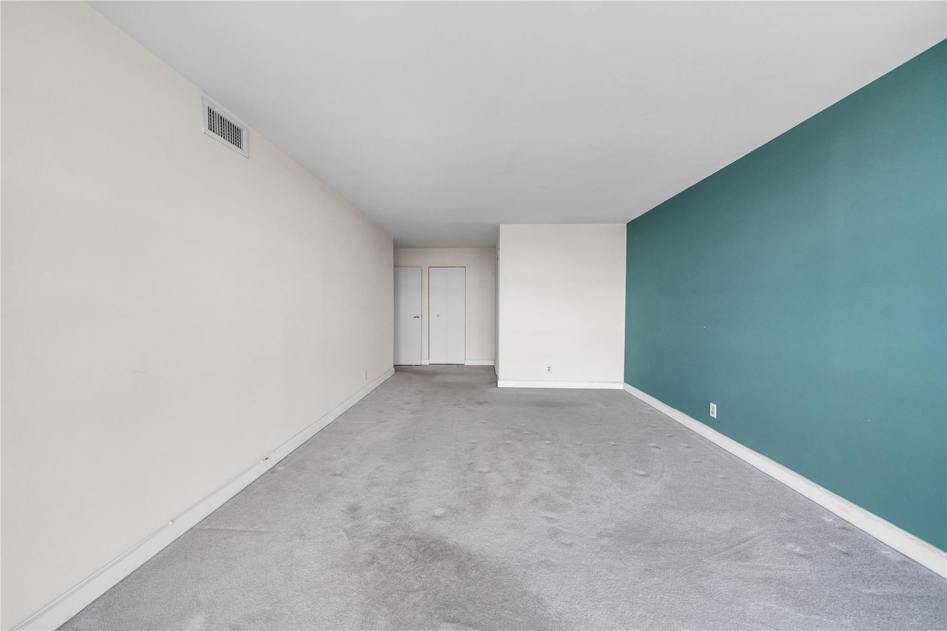 1000 Parkview Drive, Unit 925, Hallandale Beach, FL 33009 Photo