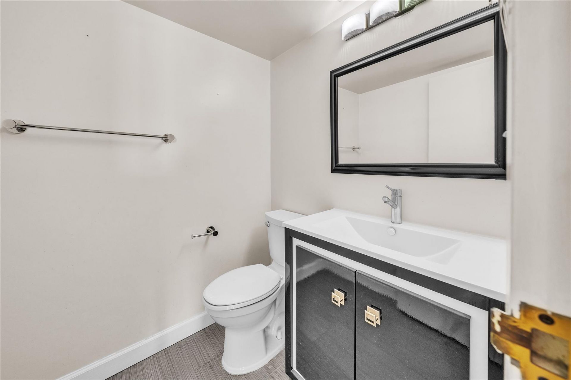 1000 Parkview Drive, Unit 925, Hallandale Beach, FL 33009 Photo