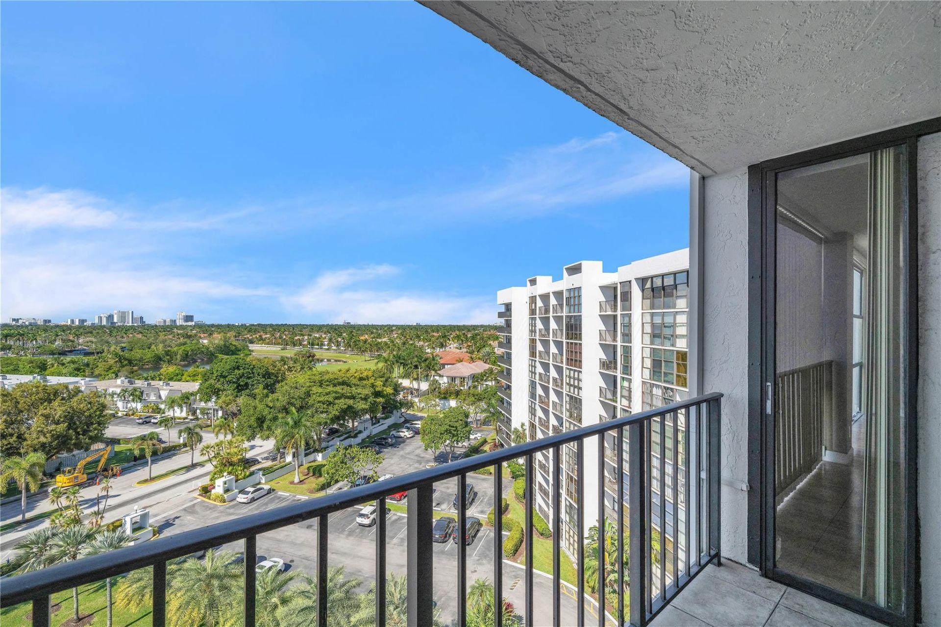 1000 Parkview Drive, Unit 925, Hallandale Beach, FL 33009 Photo