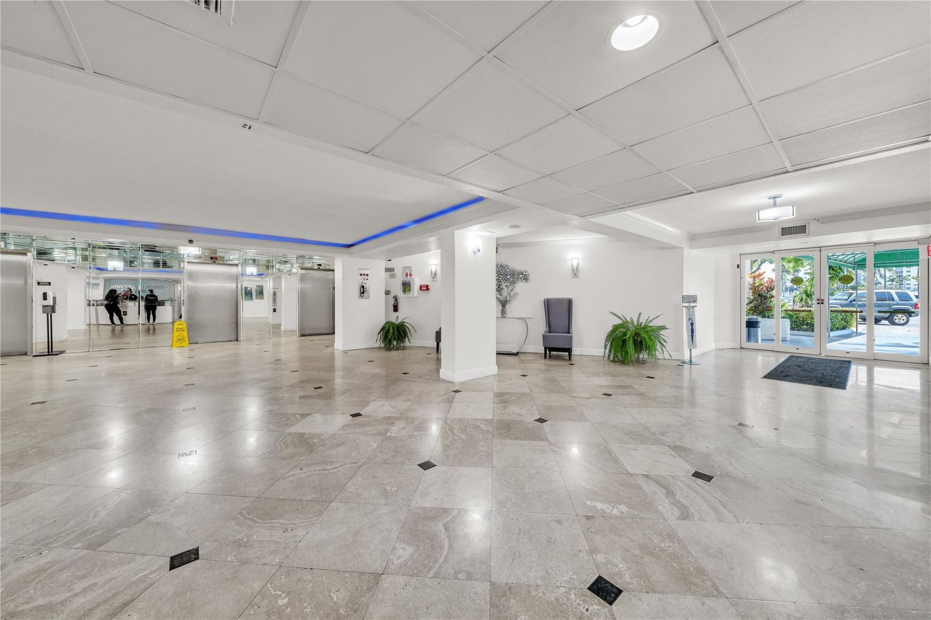 1000 Parkview Drive, Unit 925, Hallandale Beach, FL 33009 Photo