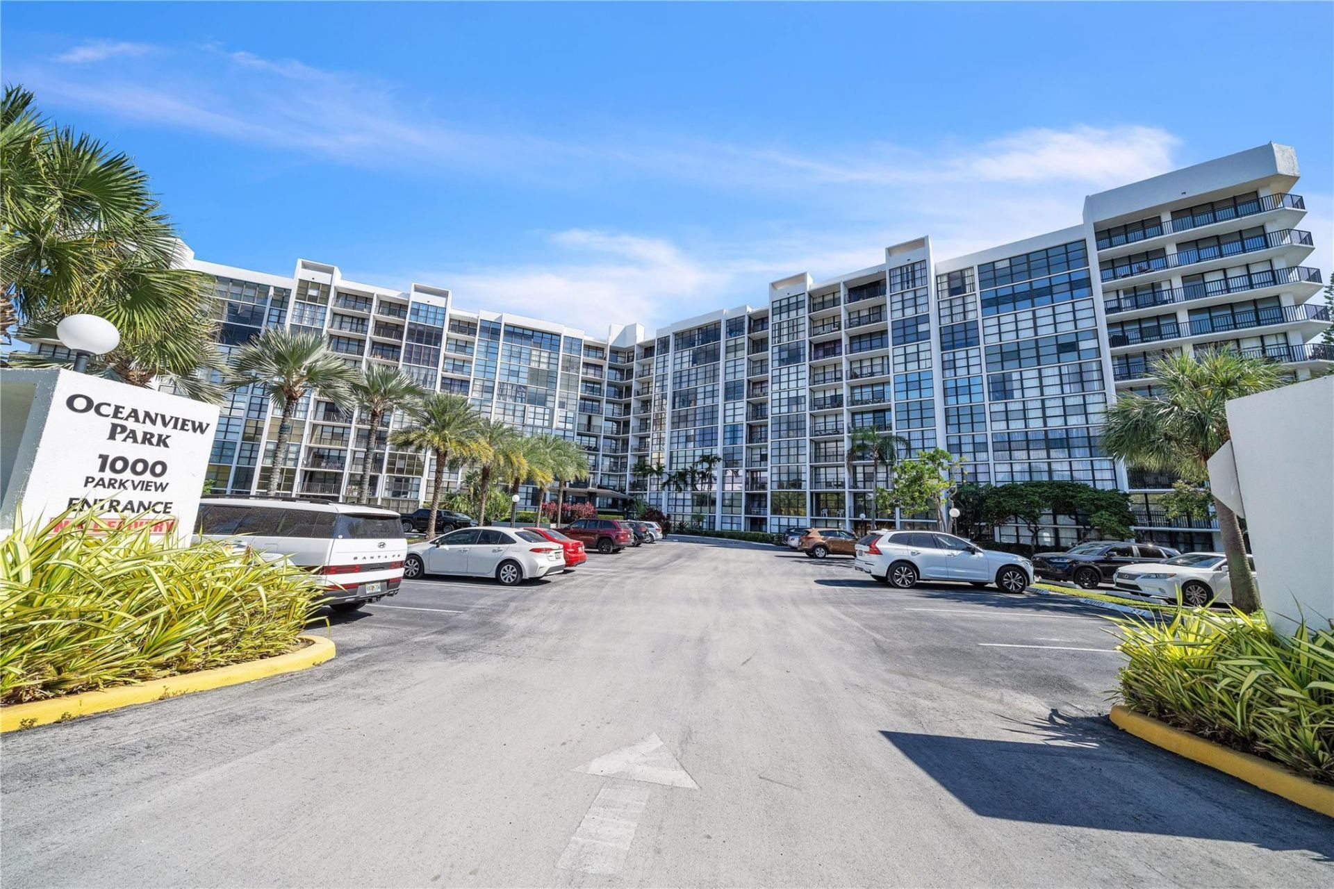 1000 Parkview Drive, Unit 925, Hallandale Beach, FL 33009 Photo