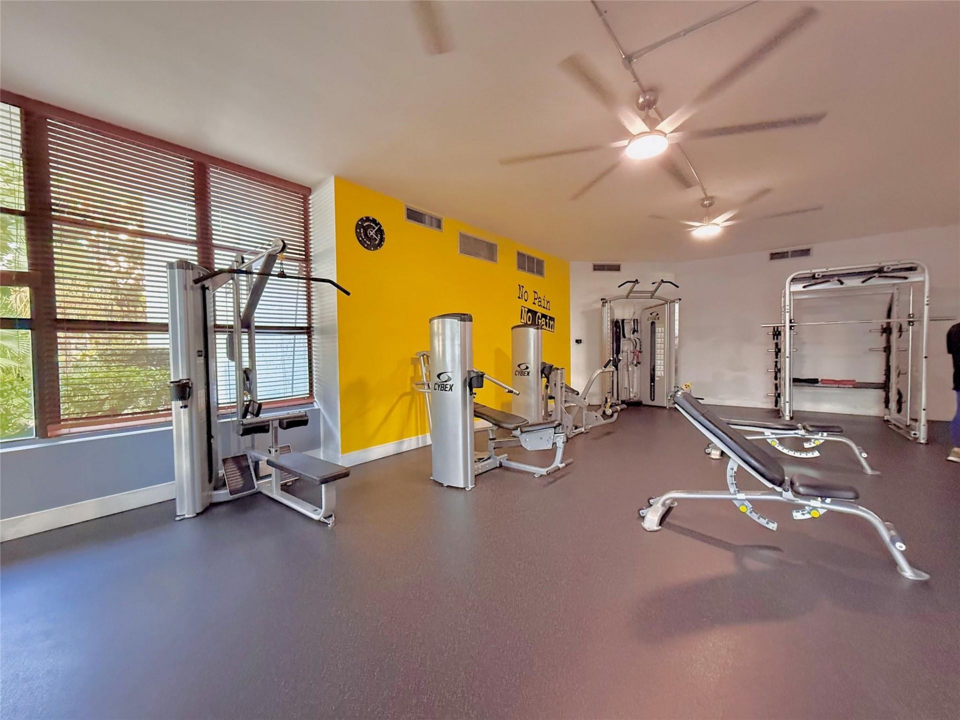 1000 Parkview Drive, Unit 925, Hallandale Beach, FL 33009 Photo