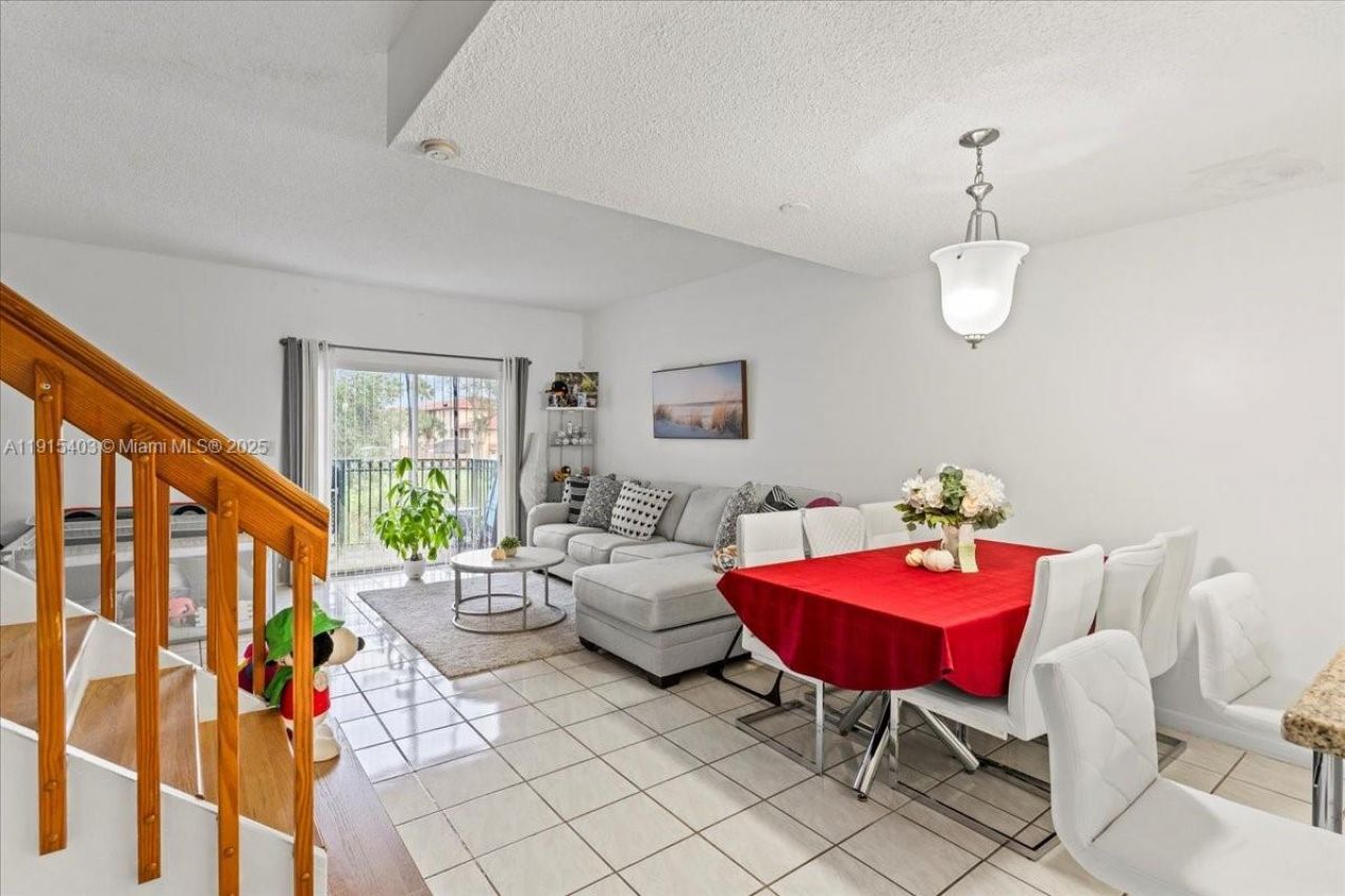 10014 Hammocks Blvd, Unit 204-4, Miami, FL 33196 Photo