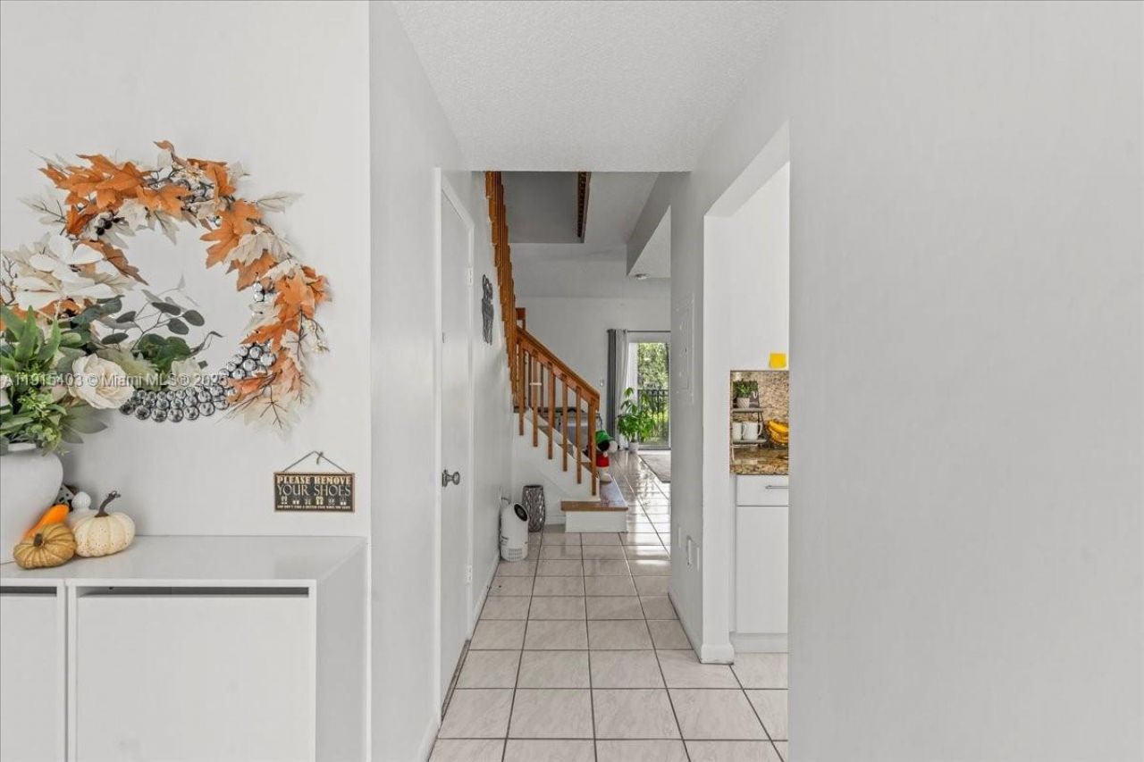 10014 Hammocks Blvd, Unit 204-4, Miami, FL 33196 Photo