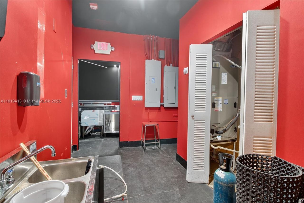 1218 Washington Ave, Miami Beach, FL 33139 Photo