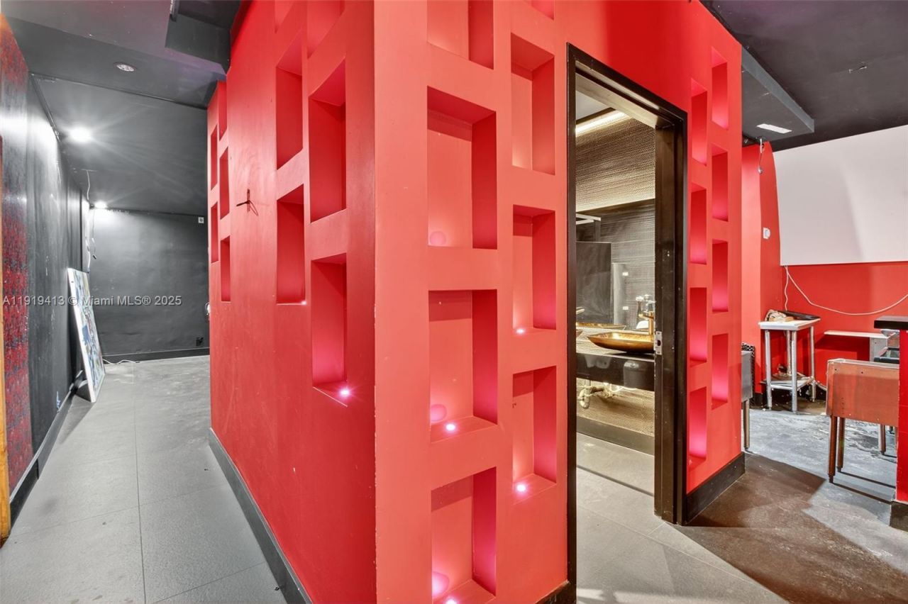 1218 Washington Ave, Miami Beach, FL 33139 Photo