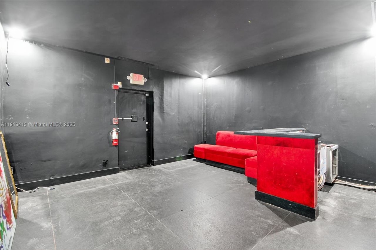 1218 Washington Ave, Miami Beach, FL 33139 Photo