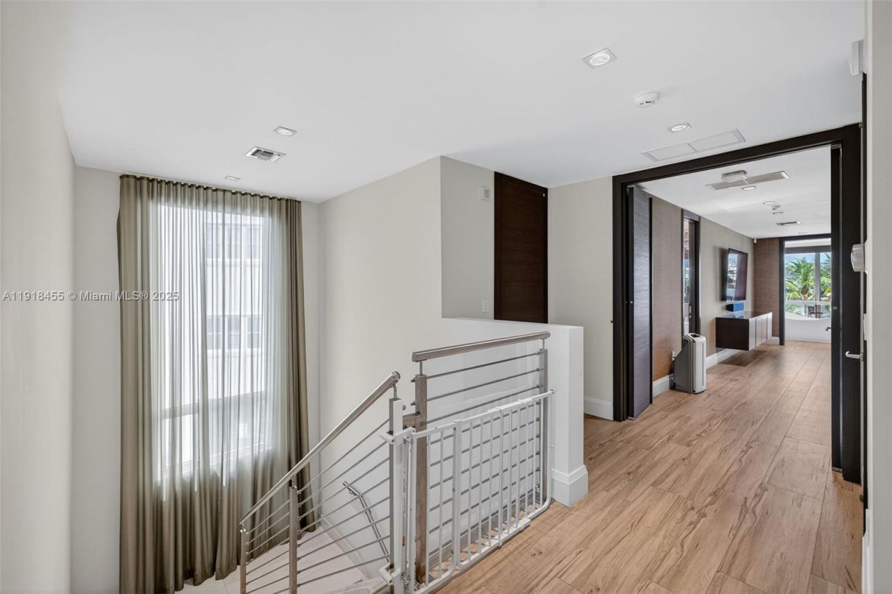 Please Call For Address, Fort Lauderdale, FL 33316 Photo